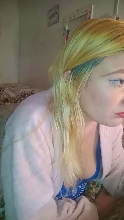 Mazie07 live cam on Cam4
