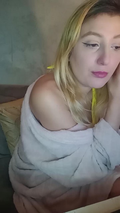 Mazie07 live cam on Cam4