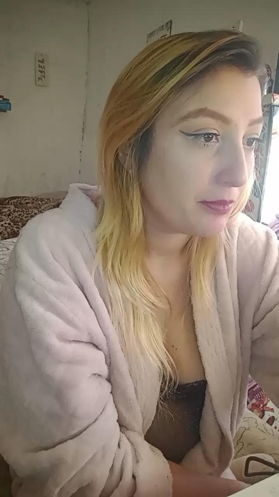 Mazie07 live cam on Cam4