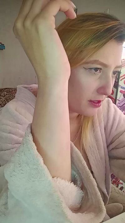 Mazie07 live cam on Cam4