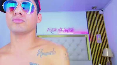 McKinley_Snake live cam on Cam4