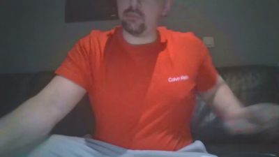 Me2YouYou2Me live male webcam from Netherlands