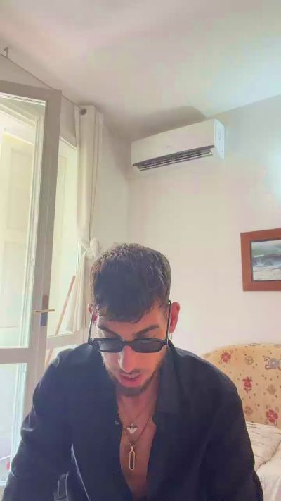 Meastroboris95 live cam on Cam4