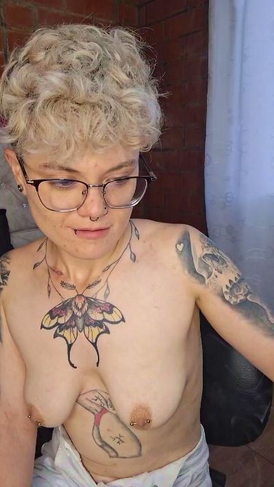 Megan222_ live cam on Cam4