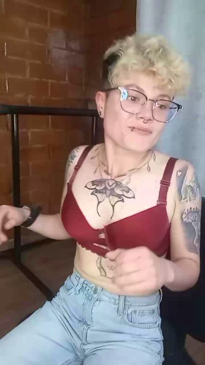 Megan222_ live cam on Cam4