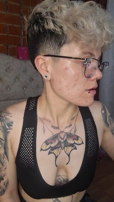 Megan222_ live cam on Cam4