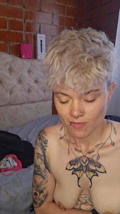 Megan222_ live cam on Cam4