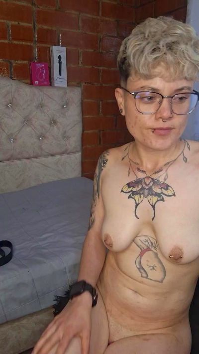 Megan222_ live cam on Cam4