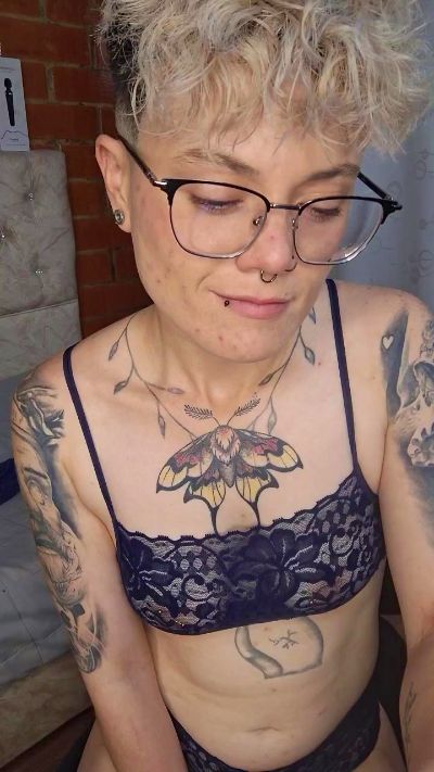 Megan222_ live cam on Cam4