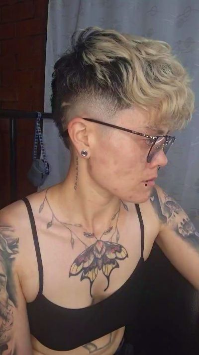 Megan222_ live cam on Cam4