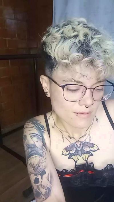 Megan222_ live cam on Cam4