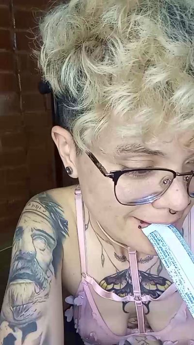 Megan222_ live cam on Cam4