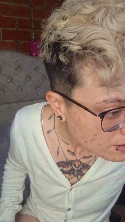 Megan222_ live cam on Cam4