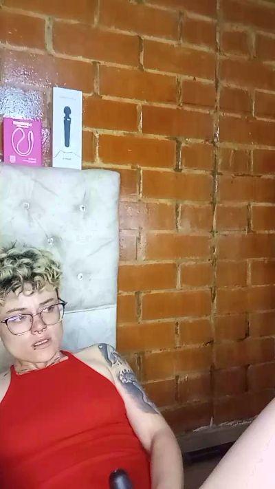 Megan222_ live cam on Cam4