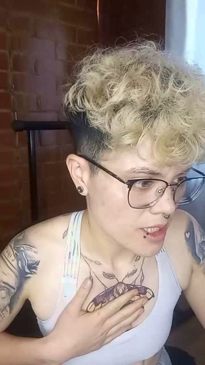 Megan222_ live cam on Cam4