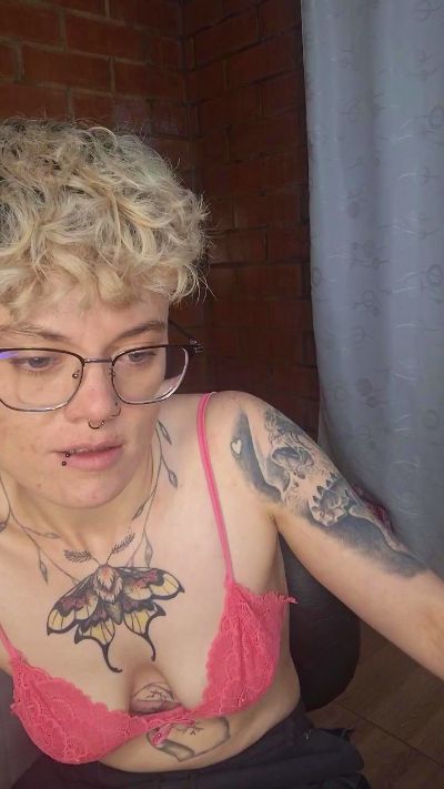 Megan222_ live cam on Cam4