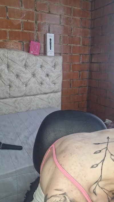 Megan222_ live cam on Cam4