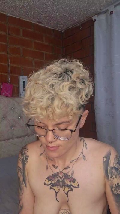 Megan222_ live cam on Cam4