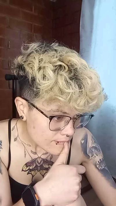 Megan222_ live cam on Cam4