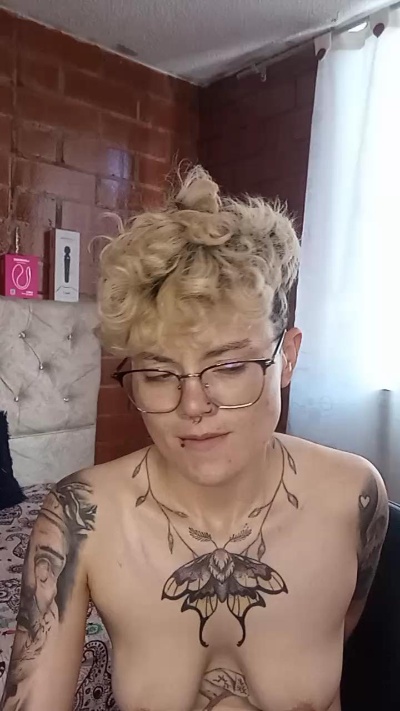 Megan222_ live cam on Cam4