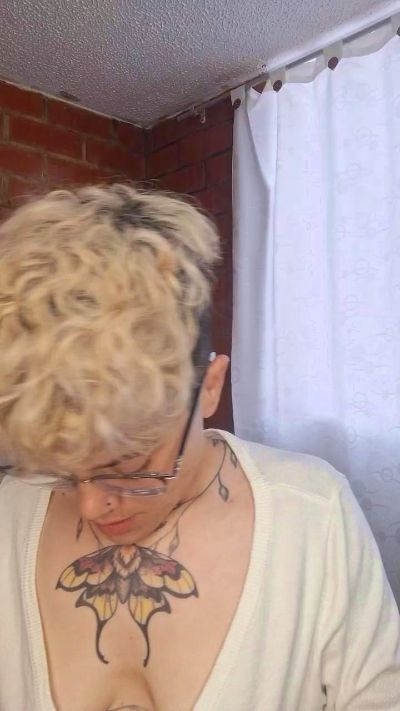 Megan222_ live cam on Cam4