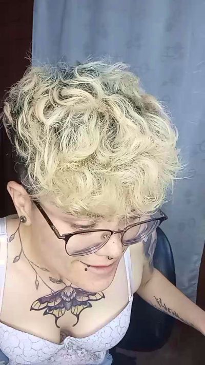 Megan222_ live cam on Cam4