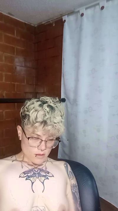 Megan222_ live cam on Cam4