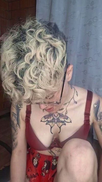 Megan222_ live cam on Cam4