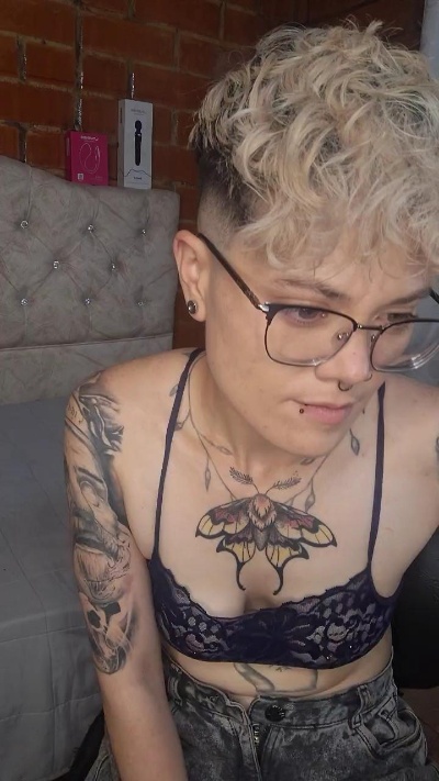 Megan222_ live cam on Cam4