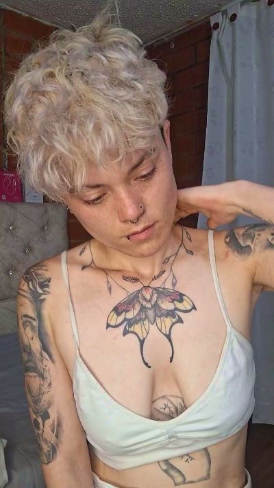 Megan222_ live cam on Cam4