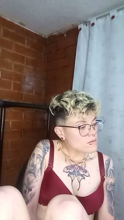 Megan222_ live cam on Cam4