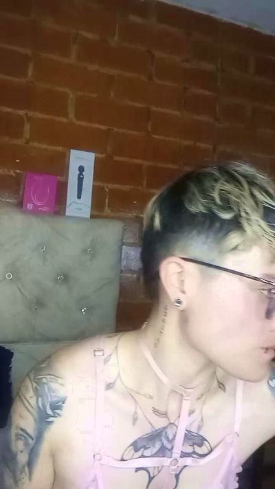 Megan222_ live cam on Cam4