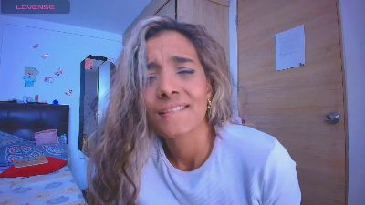 Megan_collins1 live cam on Cam4