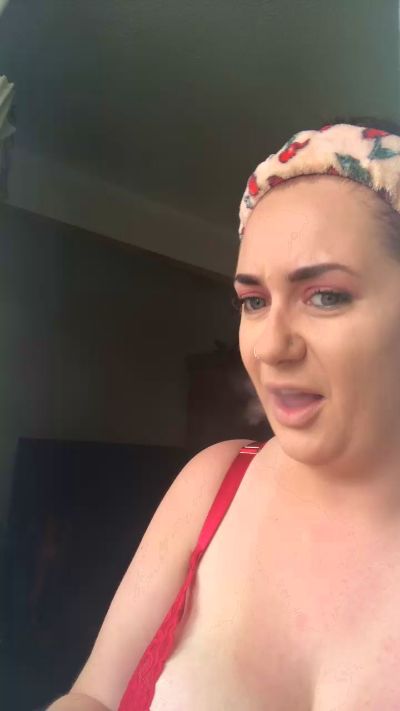 Meggieee98 webcam