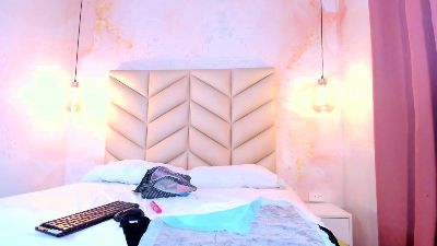 Meggy_Mae live cam on Cam4