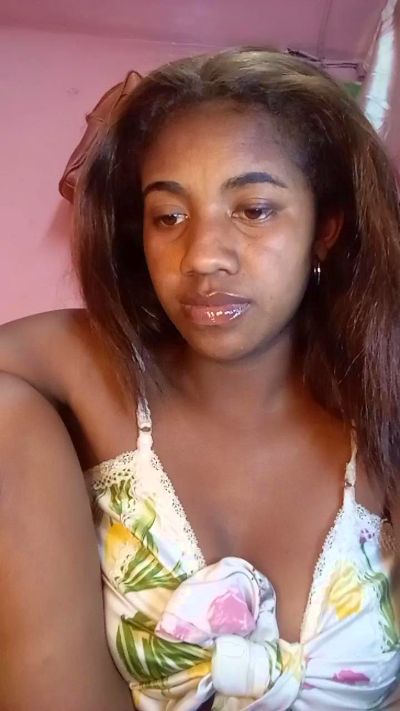 Melanie33 live cam on Cam4