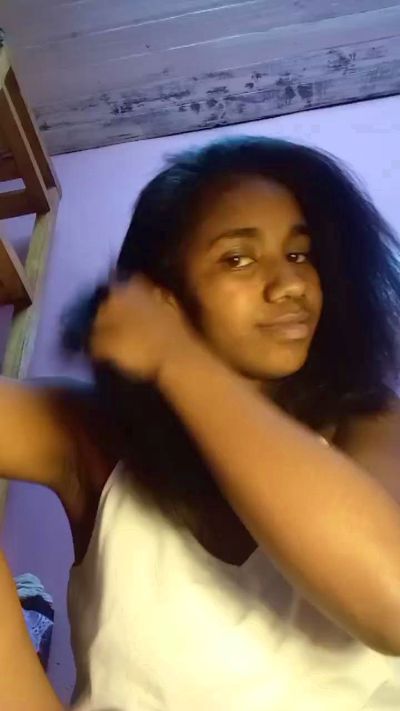 Melanie33 live cam on Cam4