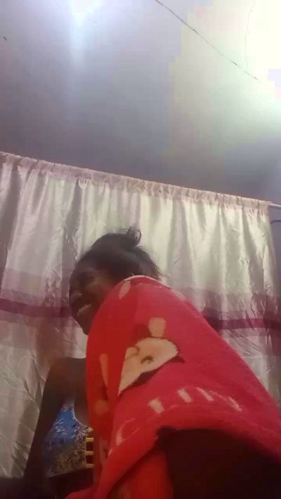 Melanie33 live cam on Cam4