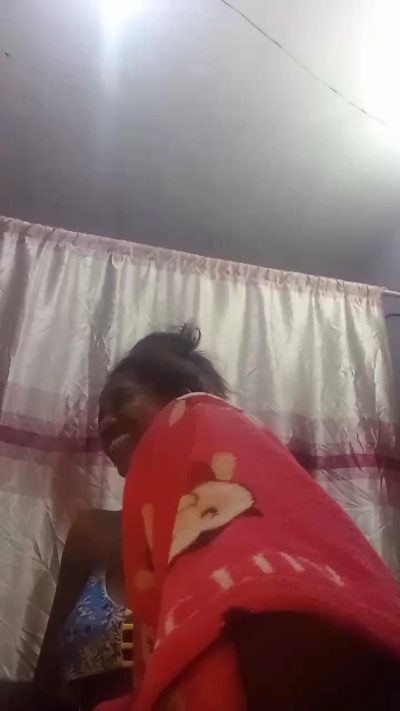 Melanie33 live cam on Cam4