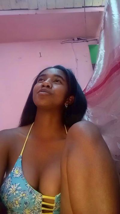 Melanie33 live cam on Cam4