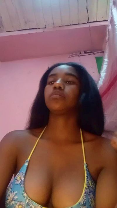 Melanie33 live cam on Cam4