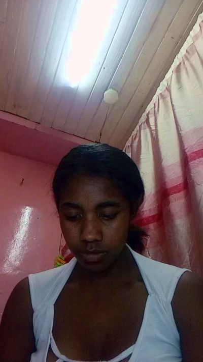 Melanie33 live cam on Cam4