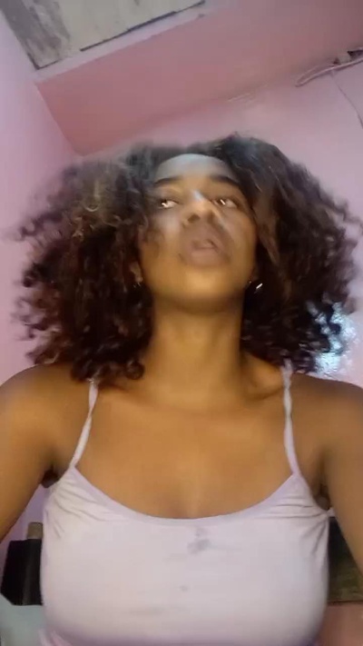 Melanie33 live cam on Cam4