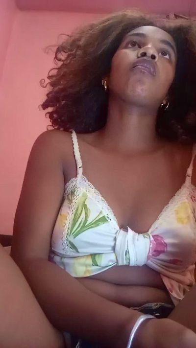 Melanie33 live cam on Cam4
