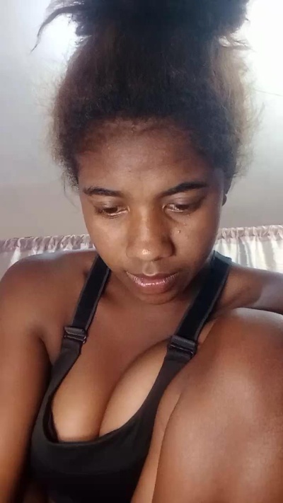 Melanie33 live cam on Cam4