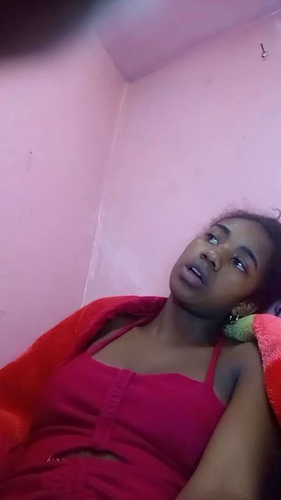 Melanie33 live cam on Cam4