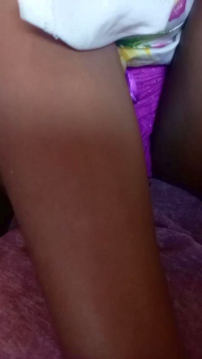 Melanie33 live cam on Cam4
