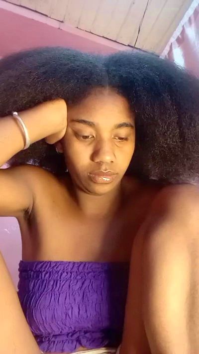 Melanie33 live cam on Cam4