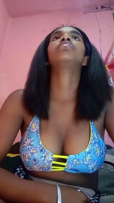 Melanie33 live cam on Cam4