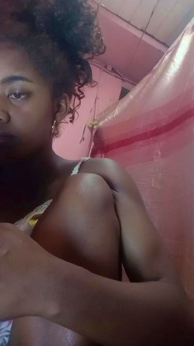 Melanie33 live cam on Cam4